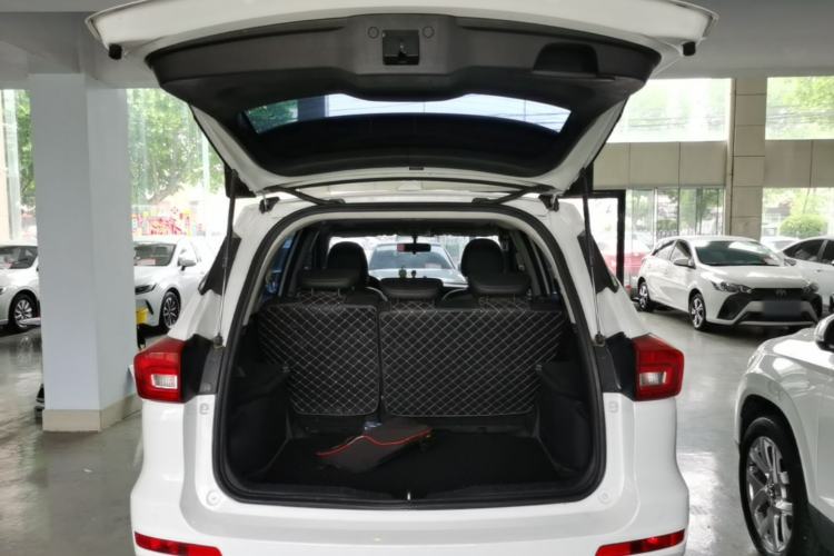 Used Haval M6 2019 1.5T DCT Two-Wheel Drive Value Edition China VI Standard Trunk