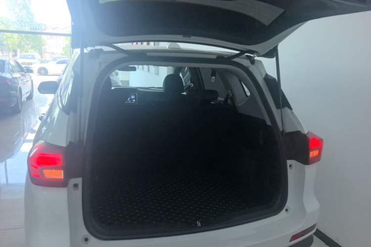 Used Haval M6 2019 1.5T DCT Two-Wheel Drive Value Edition China VI Standard Trunk