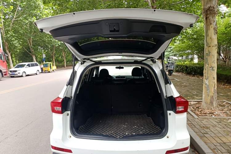 Used Haval M6 2019 1.5T DCT Two-Wheel Drive Value Edition China VI Standard Trunk