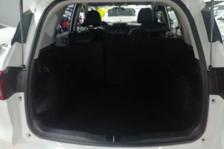 Used Haval M6 2019 1.5T Manual Two-Wheel Drive Elite Version China VI Standard Trunk