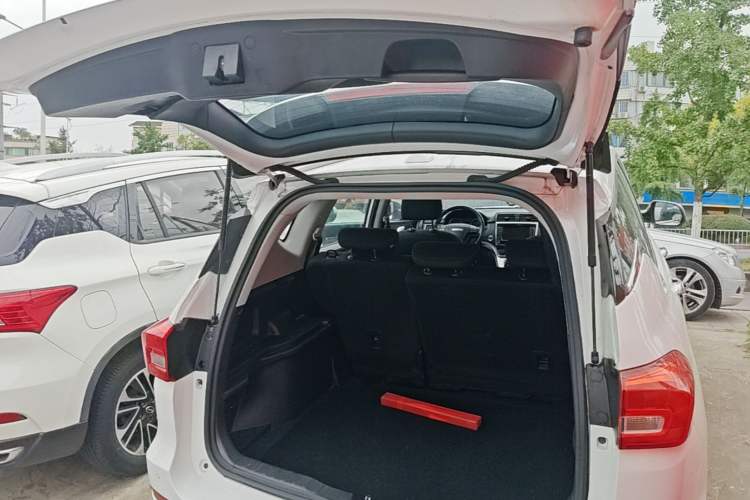Used Haval M6 2019 1.5T Manual Two-Wheel Drive Urban Version China VI Standard Trunk