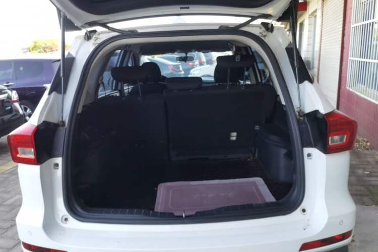 Used Haval M6 2019 1.5T Manual Two-Wheel Drive Urban Version China VI Standard Trunk
