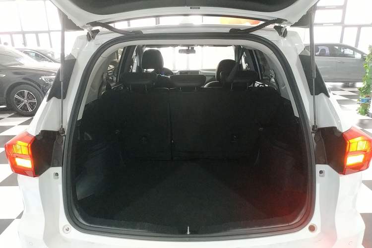 Used Haval M6 2019 1.5T DCT Two-Wheel Drive Value Edition China VI Standard Trunk