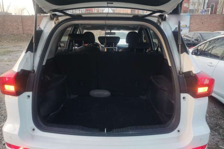 Used Haval M6 2019 1.5T DCT Two-Wheel Drive Elite Version China VI Standard Trunk