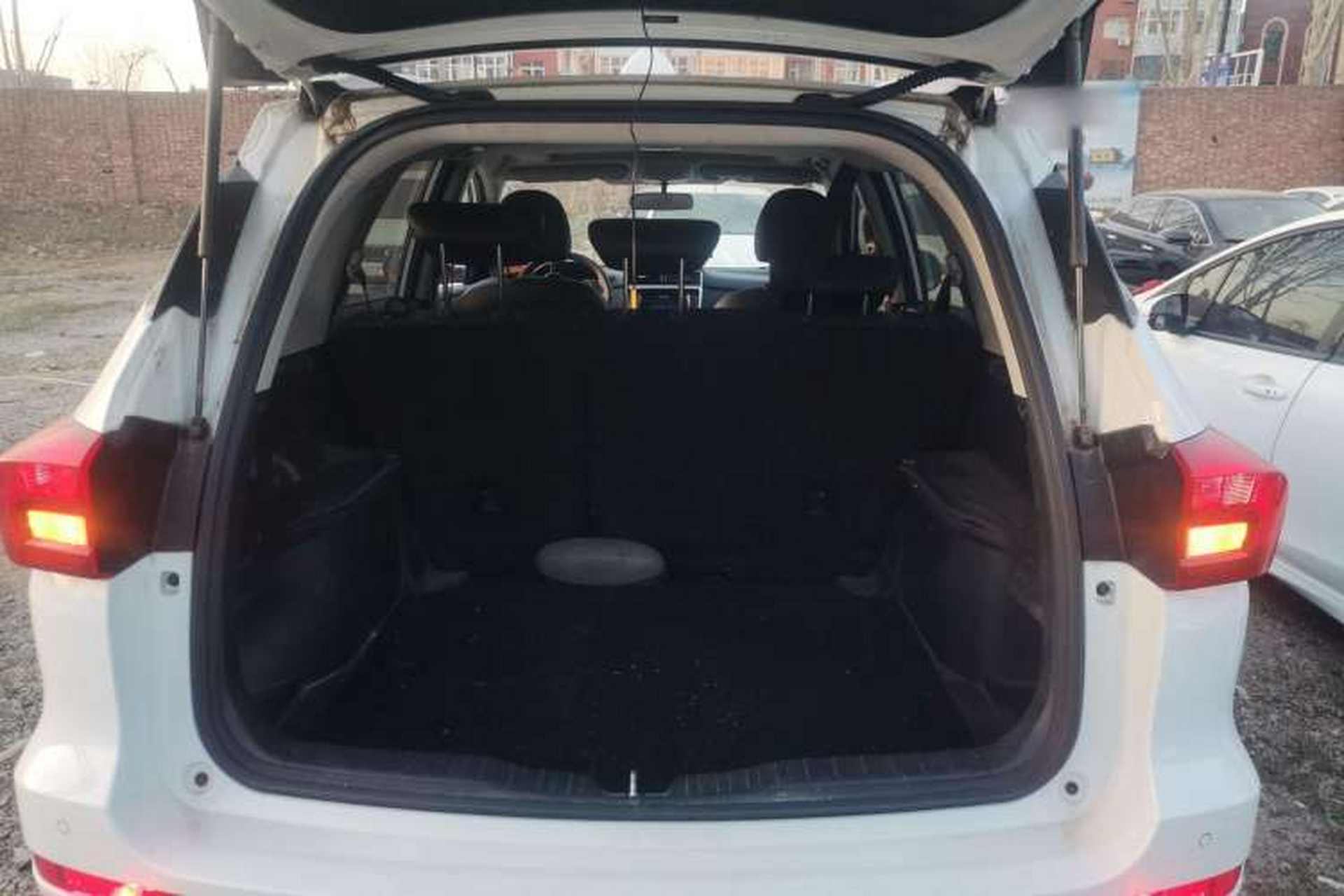 Used Haval M6 2019 1.5T DCT Two-Wheel Drive Elite Version China VI Standard Trunk