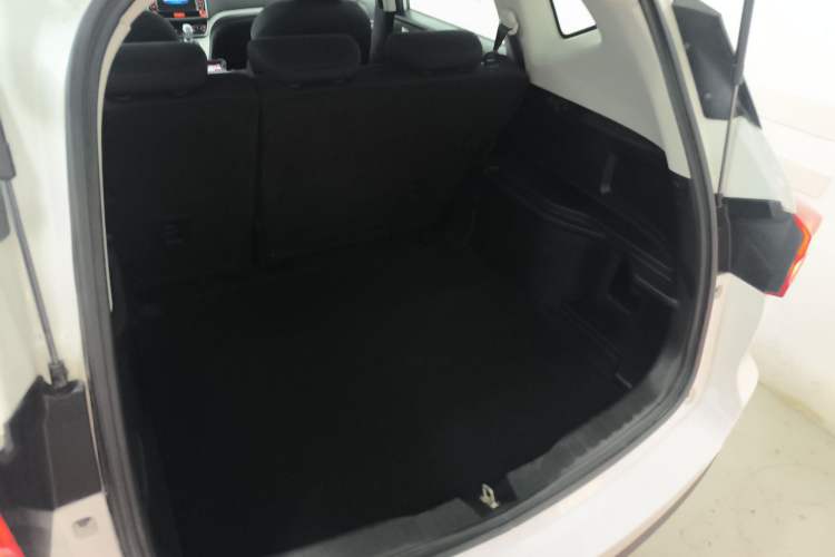 Used Haval M6 2019 1.5T Manual Two-Wheel Drive Urban Version China VI Standard Trunk