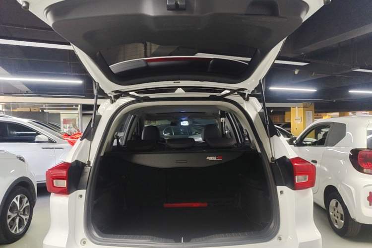 Used Haval M6 2019 1.5T DCT Two-Wheel Drive Value Edition China VI Standard Trunk