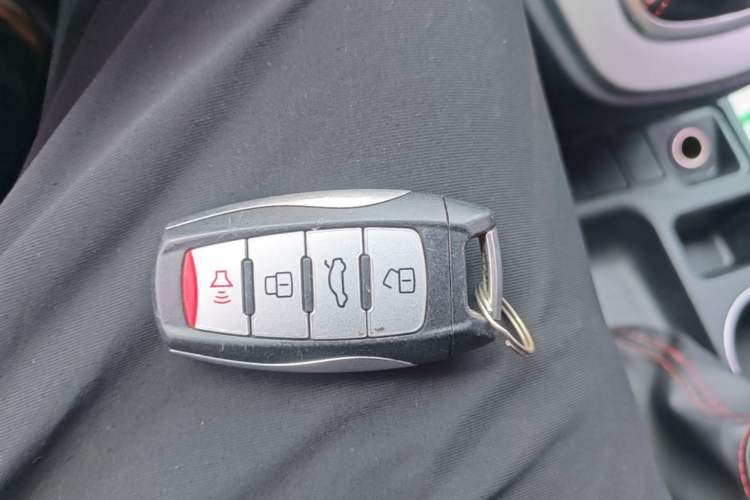 Used Haval M6 2019 1.5T Manual Two-Wheel Drive Elite Version China VI Standard Vehicle Key