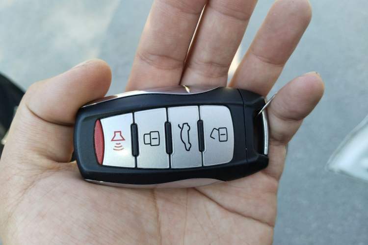 Used Haval M6 2019 1.5T Manual Two-Wheel Drive Elite Version China V Standard Vehicle Key