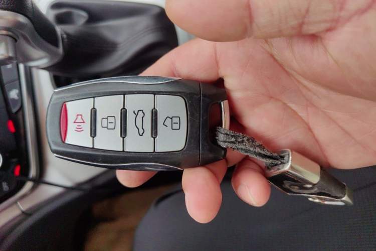 Used Haval M6 2019 1.5T DCT Two-Wheel Drive Elite Version China V Standard Vehicle Key