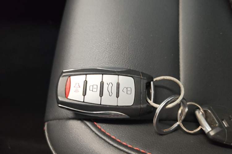 Used Haval M6 2019 1.5T DCT Two-Wheel Drive Elite Version China V Standard Vehicle Key