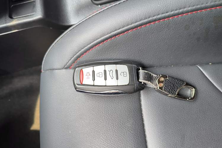 Used Haval M6 2019 1.5T DCT Two-Wheel Drive Elite Version China V Standard Vehicle Key