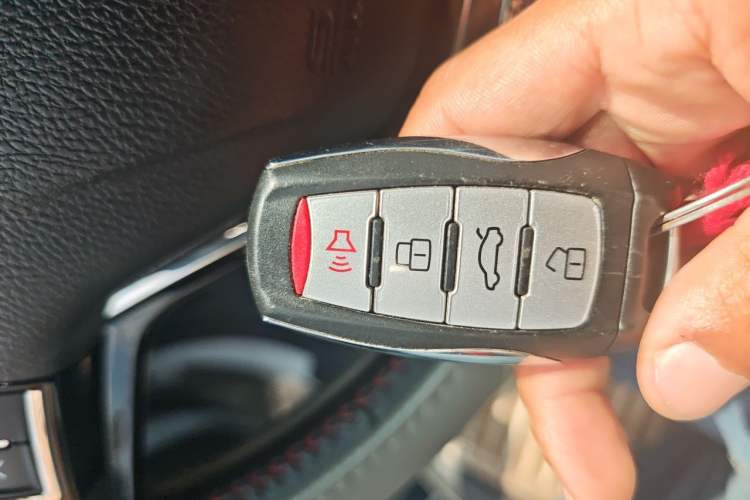 Used Haval M6 2019 1.5T Manual Two-Wheel Drive Elite Version China VI Standard Vehicle Key