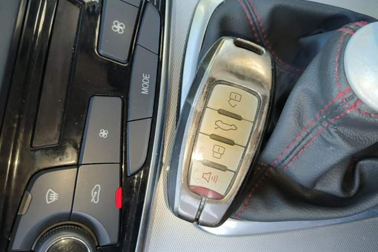 Used Haval M6 2019 1.5T Manual Two-Wheel Drive Elite Version China VI Standard Vehicle Key