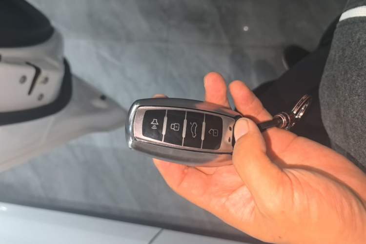 Used Haval M6 2019 1.5T Manual Two-Wheel Drive Elite Version China VI Standard Vehicle Key