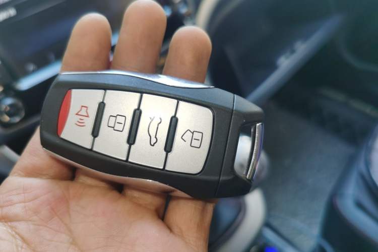 Used Haval M6 2019 1.5T Manual Two-Wheel Drive Elite Version China V Standard Vehicle Key