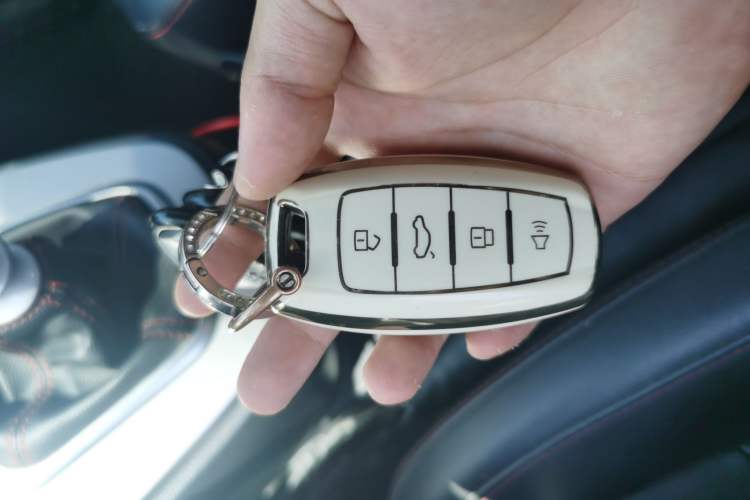Used Haval M6 2019 1.5T Manual Two-Wheel Drive Elite Version China VI Standard Vehicle Key