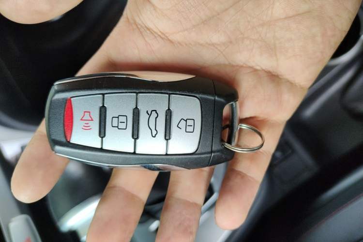 Used Haval M6 2019 1.5T DCT Two-Wheel Drive Elite Version China V Standard Vehicle Key
