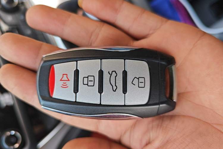 Used Haval M6 2019 1.5T Manual Two-Wheel Drive Elite Version China V Standard Vehicle Key