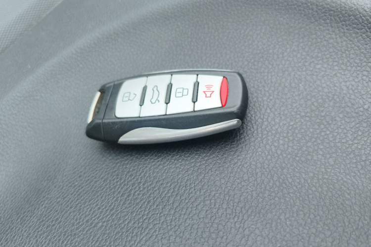 Used Haval M6 2019 1.5T Manual Two-Wheel Drive Elite Version China V Standard Vehicle Key