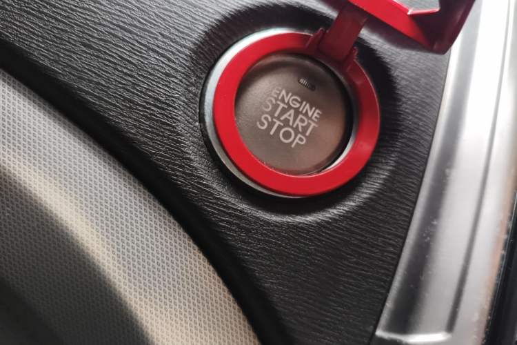Used Haval M6 2019 1.5T Manual Two-Wheel Drive Elite Version China V Standard Vehicle Key