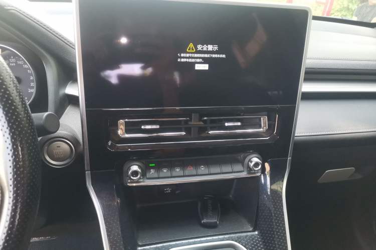Used Haval M6 2021 PLUS 1.5T DCT Luxury Smart Connectivity Model Audio And AC Panel
