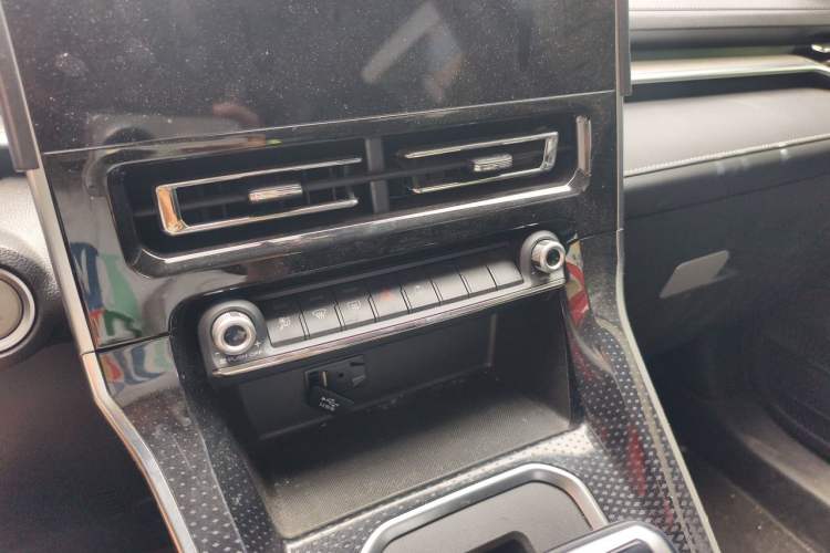 Used Haval M6 2021 PLUS 1.5T DCT Elite Smart Connectivity Model Audio And AC Panel