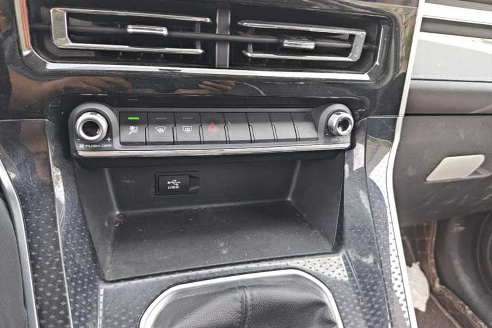 Used Haval M6 2021 PLUS 1.5T Manual Luxury Smart Connectivity Model Audio And AC Panel