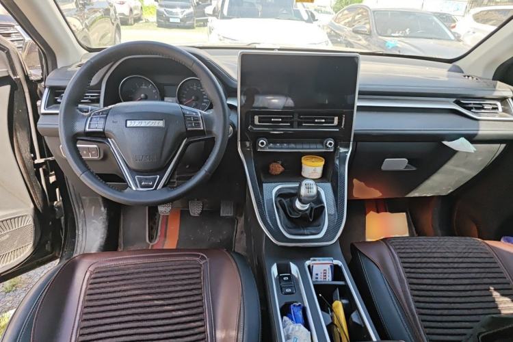 Used Haval M6 2021 PLUS 1.5T Manual Luxury Smart Connectivity Model Center Console