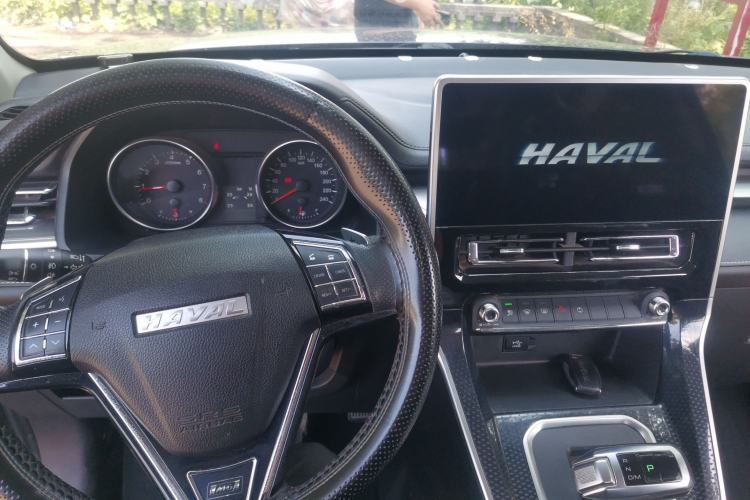 Used Haval M6 2021 PLUS 1.5T DCT Luxury Smart Connectivity Model Center Console