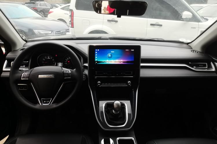Used Haval M6 2021 PLUS 1.5T Manual Luxury Smart Connectivity Model Center Console