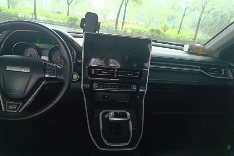 Used Haval M6 2021 PLUS 1.5T DCT Luxury Smart Connectivity Model Center Console