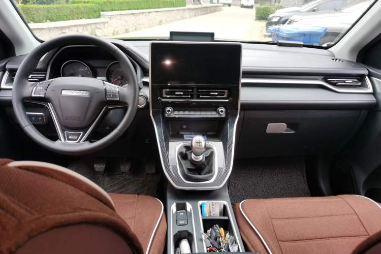 Used Haval M6 2021 PLUS 1.5T Manual Luxury Smart Connectivity Model Center Console