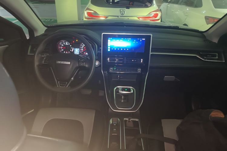 Used Haval M6 2021 PLUS 1.5T DCT Elite Smart Connectivity Model Center Console