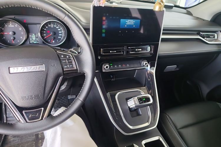 Used Haval M6 2021 PLUS 1.5T DCT Luxury Smart Connectivity Model Center Console