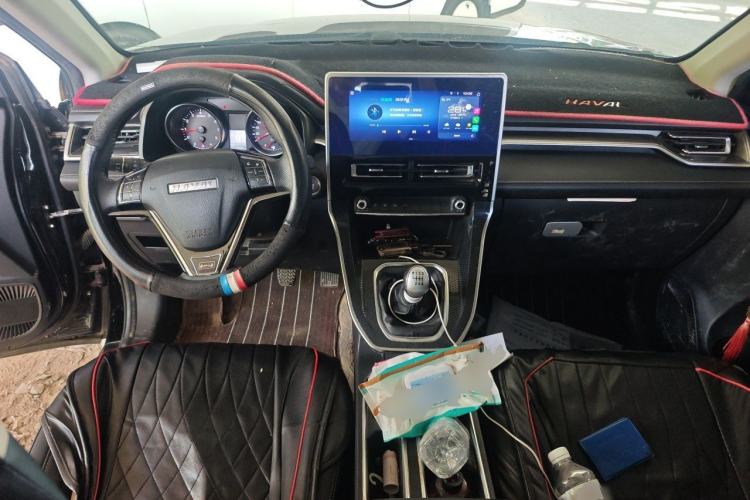 Used Haval M6 2021 PLUS 1.5T Manual Luxury Smart Connectivity Model Center Console