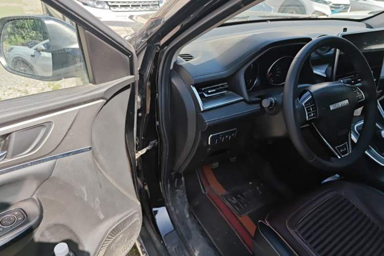 Used Haval M6 2021 PLUS 1.5T Manual Luxury Smart Connectivity Model Driver Seat