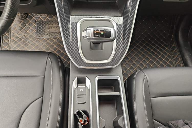 Used Haval M6 2021 PLUS 1.5T DCT Comfort Edition Gear Lever
