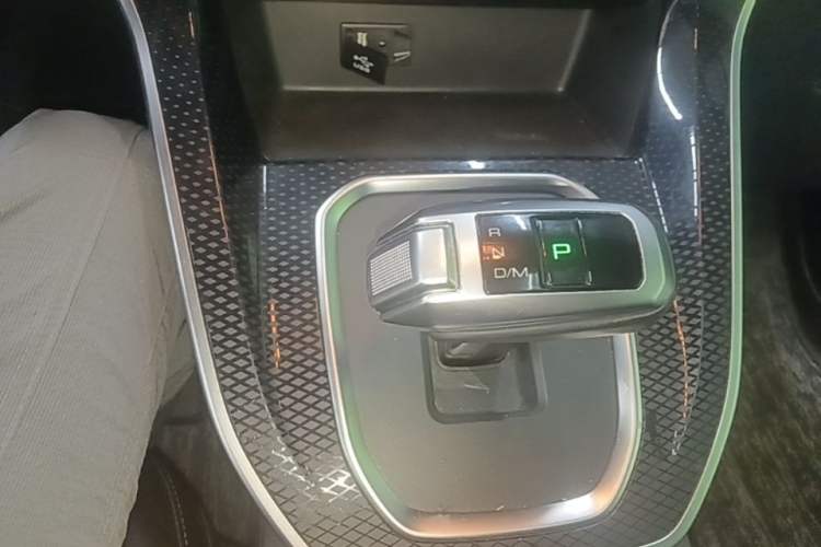 Used Haval M6 2021 PLUS 1.5T DCT Luxury Smart Connectivity Model Gear Lever
