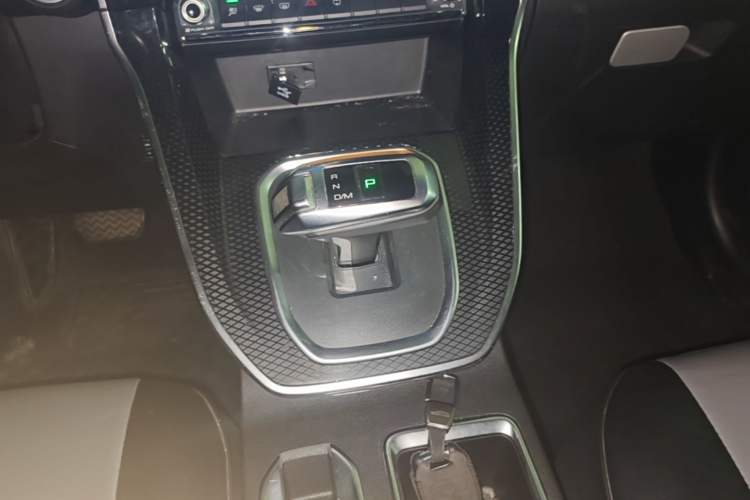 Used Haval M6 2021 PLUS 1.5T DCT Elite Smart Connectivity Model Gear Lever