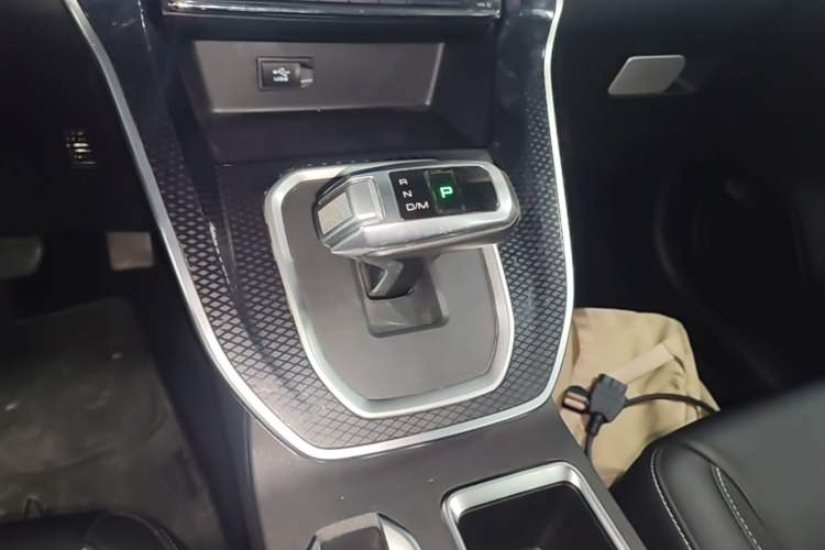 Used Haval M6 2021 PLUS 1.5T DCT Comfort Edition Gear Lever