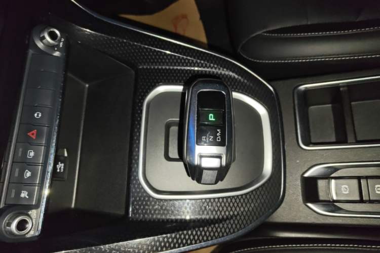 Used Haval M6 2021 PLUS 1.5T DCT Luxury Smart Connectivity Model Gear Lever