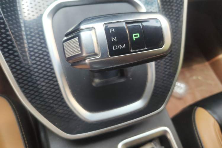 Used Haval M6 2021 PLUS 1.5T DCT Luxury Smart Connectivity Model Gear Lever