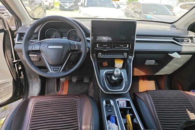 Used Haval M6 2021 PLUS 1.5T Manual Luxury Smart Connectivity Model Interior 2