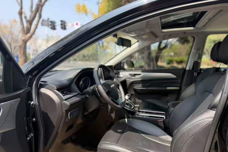 Used Haval M6 2021 PLUS 1.5T DCT Luxury Smart Connectivity Model Interior 2