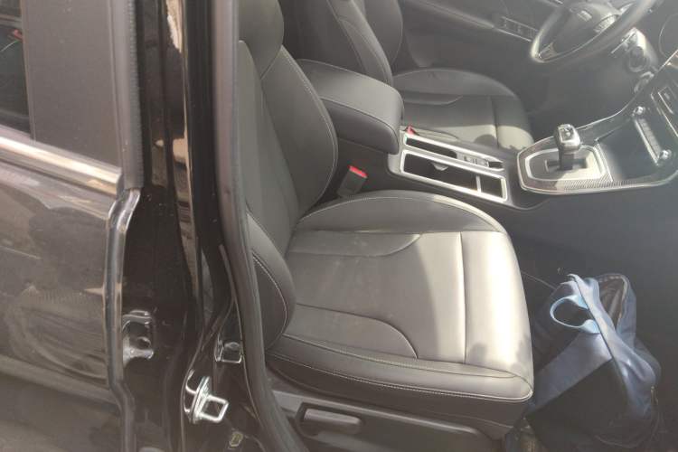 Used Haval M6 2021 PLUS 1.5T DCT Luxury Smart Connectivity Model Right Front Seat