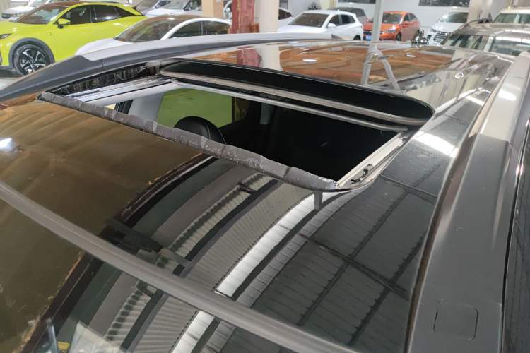 Used Haval M6 2021 PLUS 1.5T DCT Luxury Smart Connectivity Model Roof
