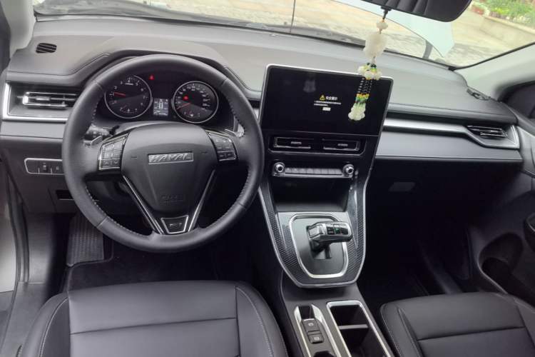 Used Haval M6 2021 PLUS 1.5T DCT Luxury Smart Connectivity Model Center Console