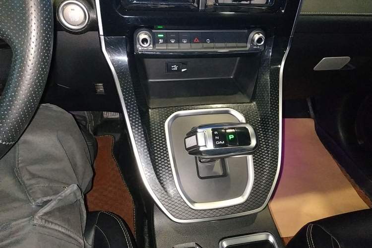 Used Haval M6 2021 PLUS 1.5T DCT Elite Smart Connectivity Model Gear Lever