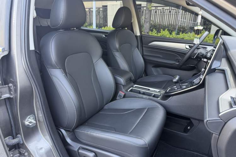 Used Haval M6 2021 PLUS 1.5T DCT Luxury Smart Connectivity Model Right Front Seat